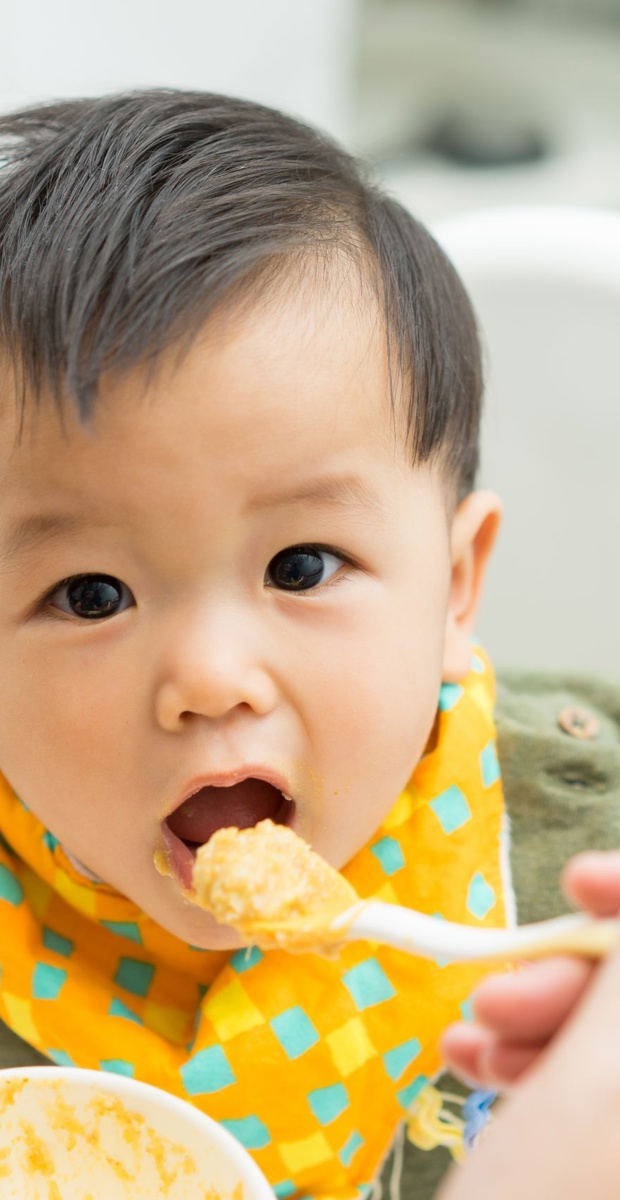 Quelle quantité de nourriture devez-vous donner à votre bébé lorsqu’il commence à manger?