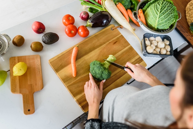 Intoxications alimentaires et grossesse : les précautions à prendre dans la cuisine