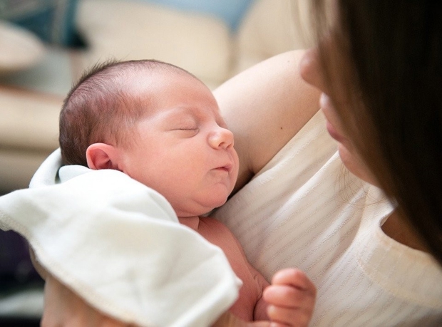 Comment accompagner une mère allaitante qui souffre de vasospasme du mamelon ?