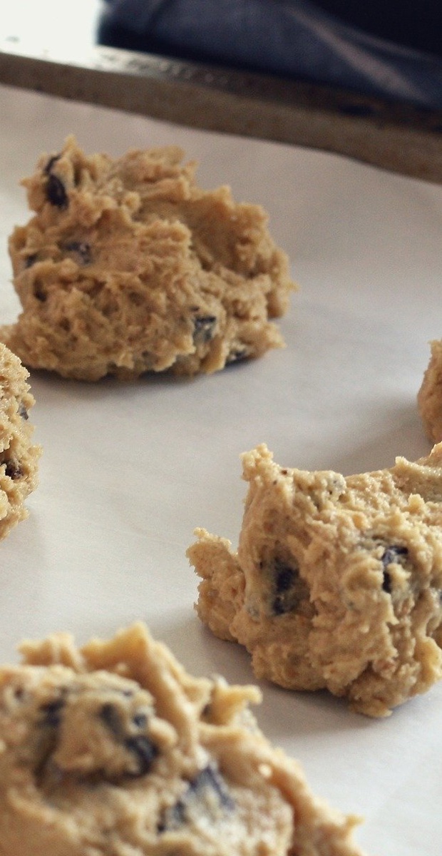 Est-ce que je peux manger de la pâte à biscuit crue pendant la grossesse?